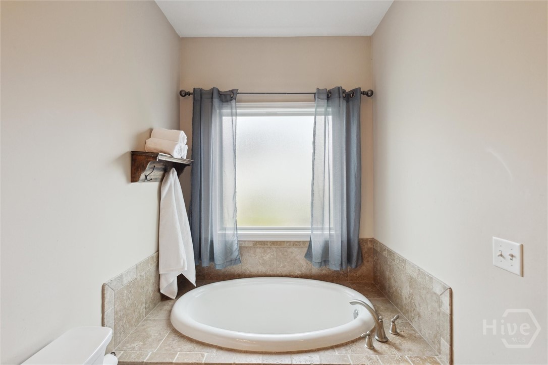 112 Kingsley Drive N