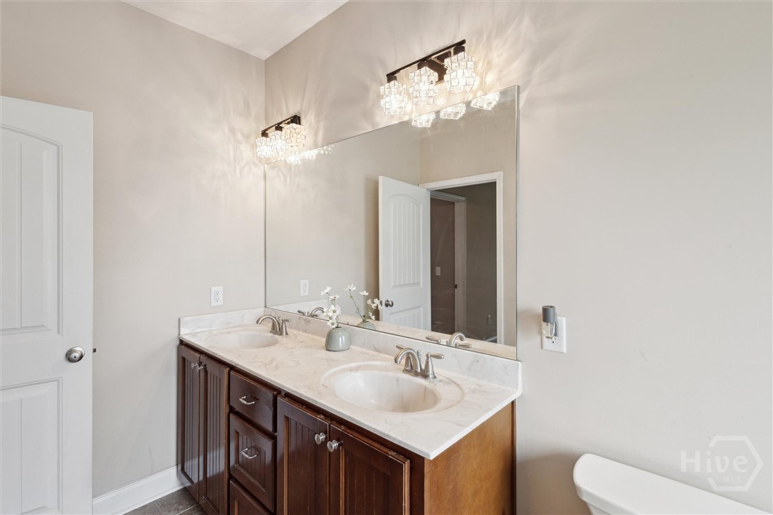 112 Kingsley Drive N