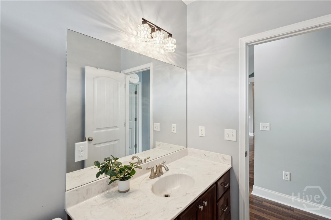 112 Kingsley Drive N