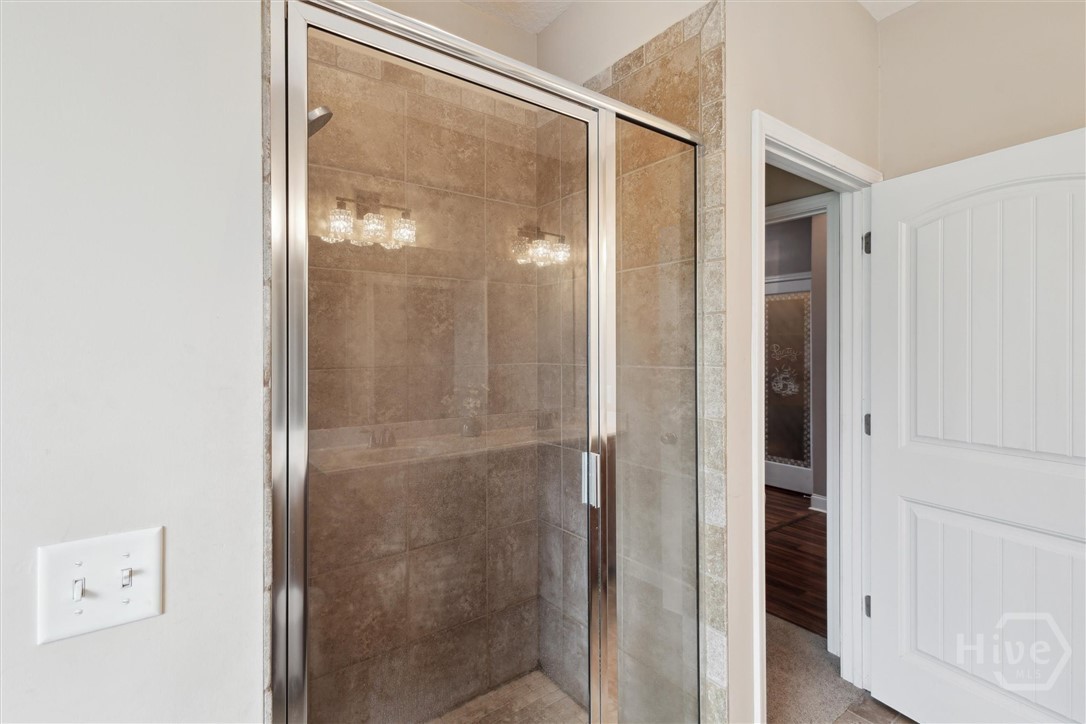 112 Kingsley Drive N