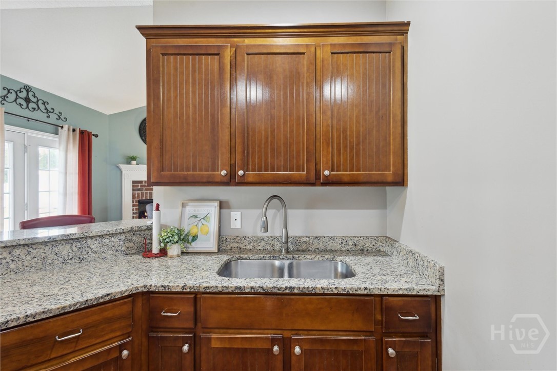 112 Kingsley Drive N