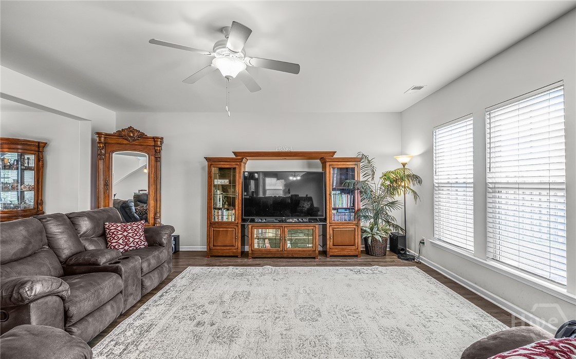 238 Lakepointe Drive