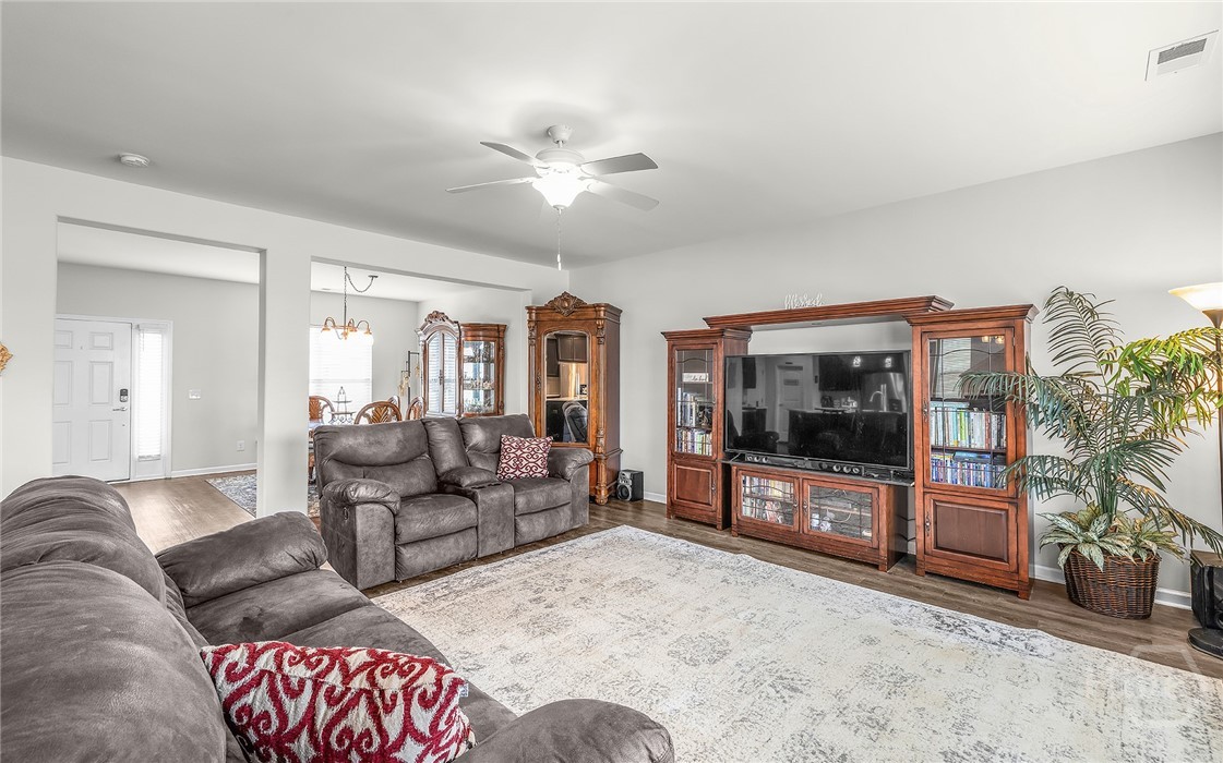 238 Lakepointe Drive