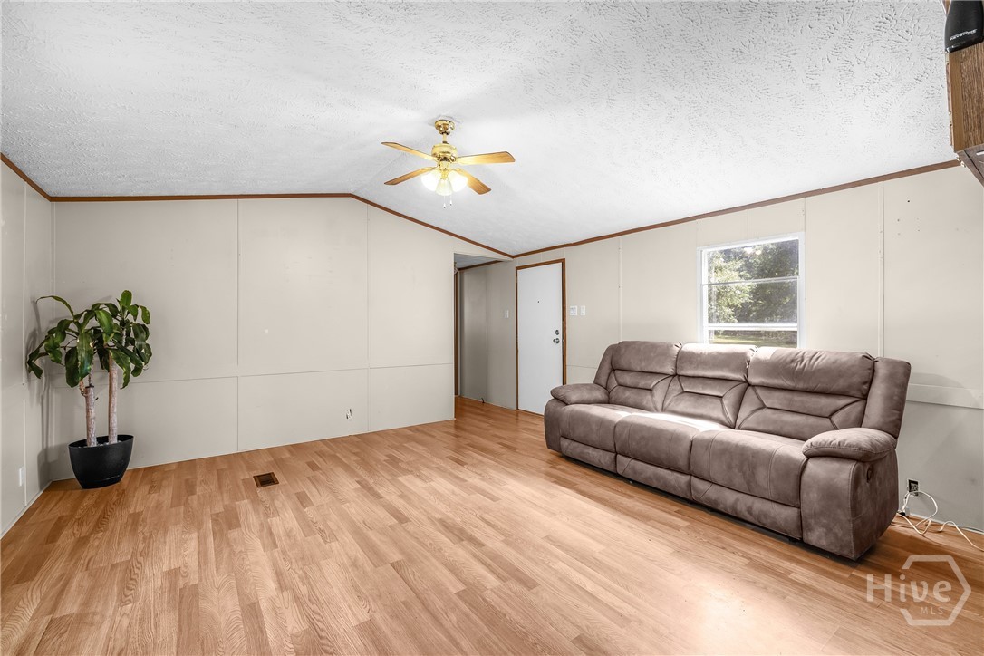 1075 Kolic Helmey Road