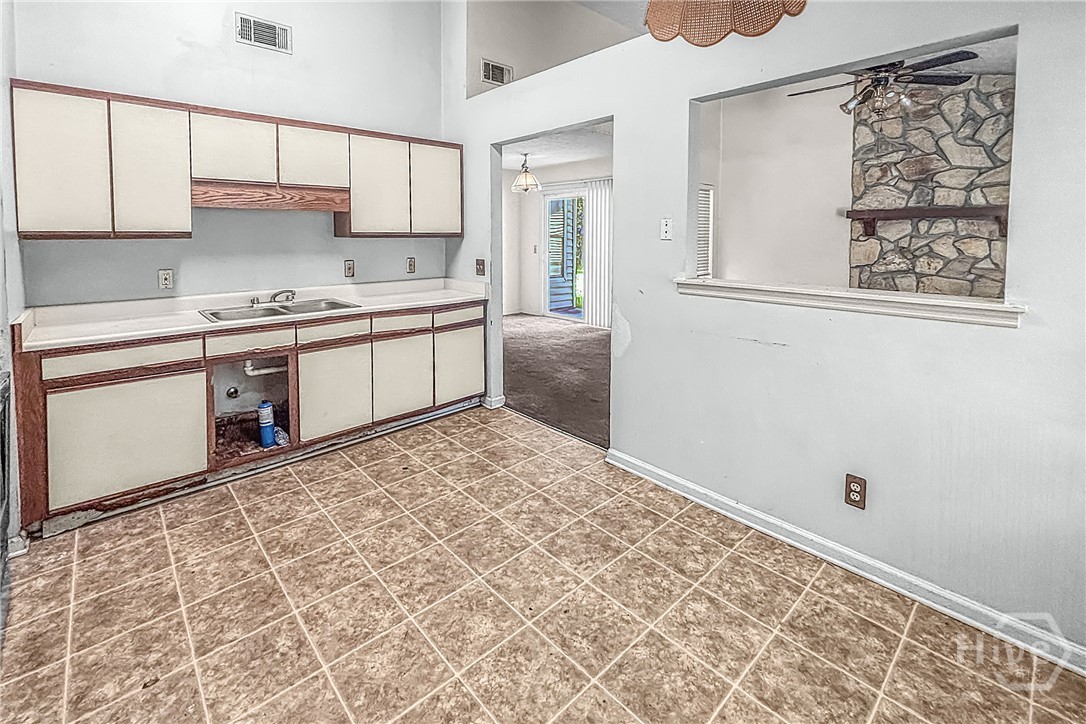 120 W Quail Forest Court