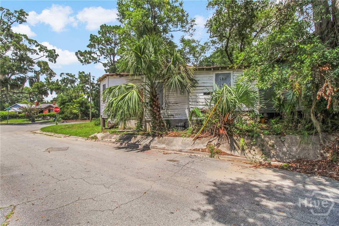 827 W 39th Street