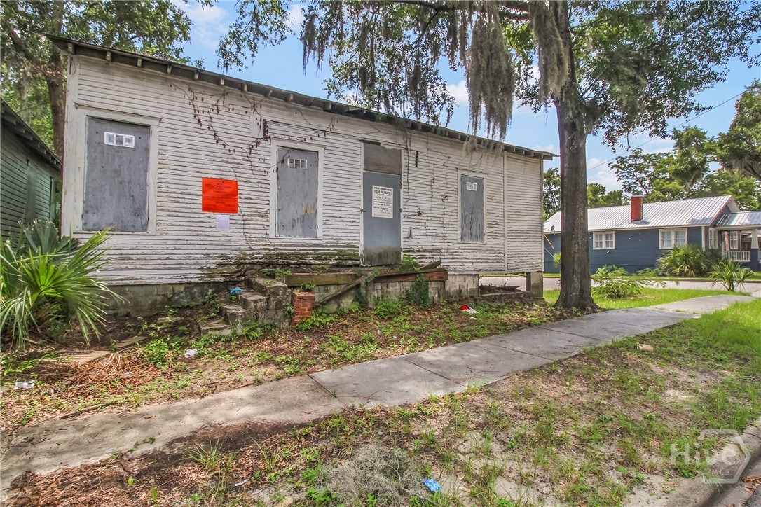 827 W 39th Street