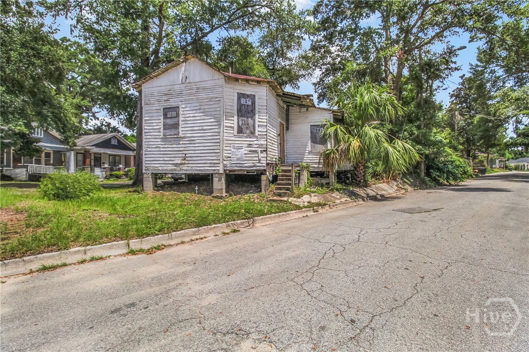 827 W 39th Street