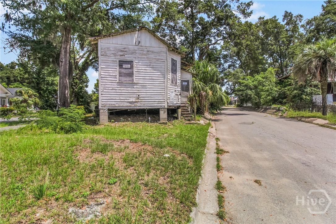 827 W 39th Street