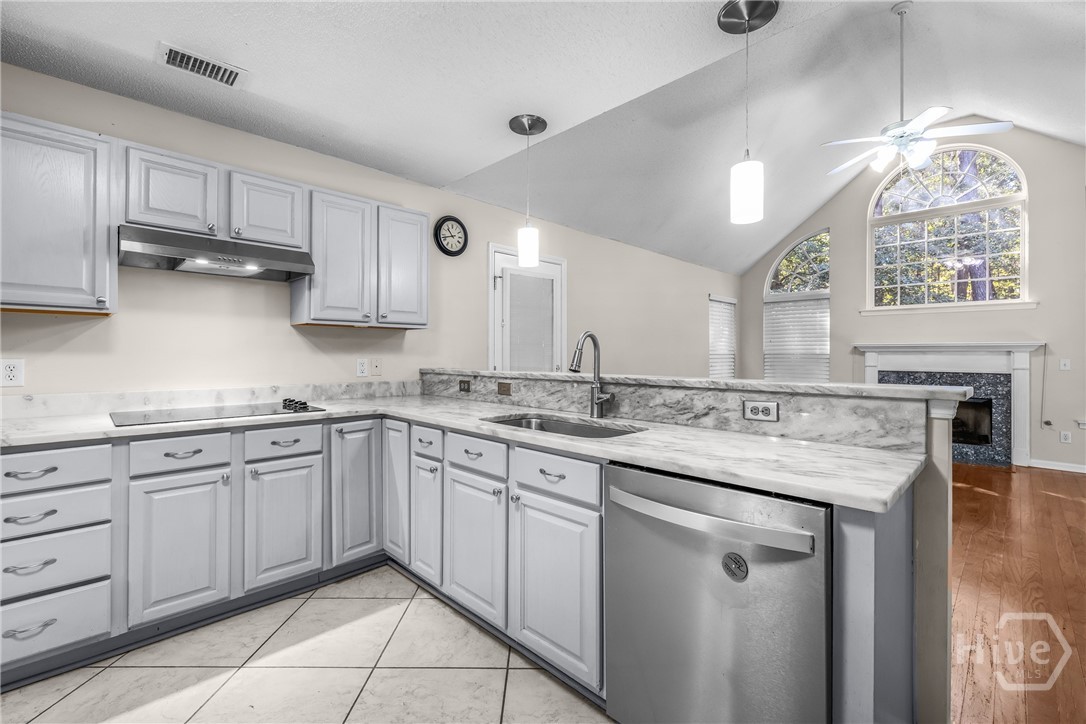 11 London Tower Court