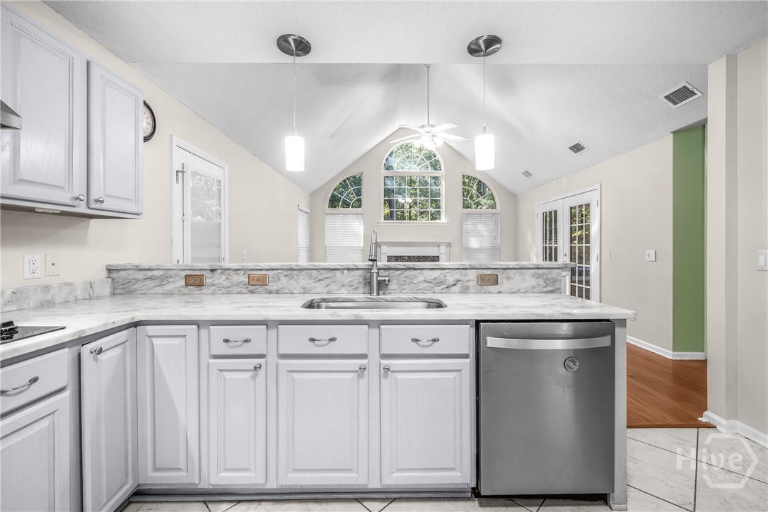 11 London Tower Court