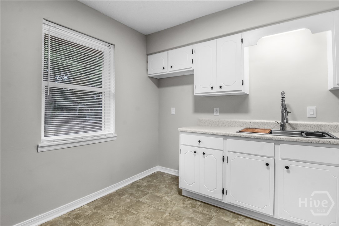 979B Pineland Avenue