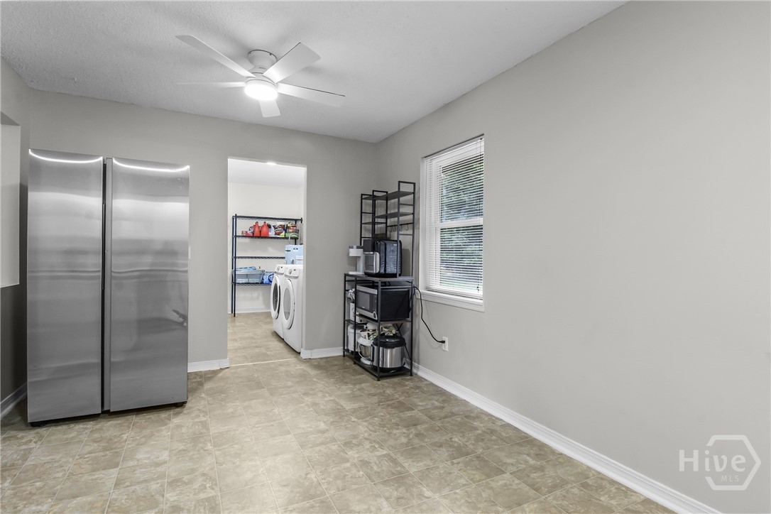 979B Pineland Avenue