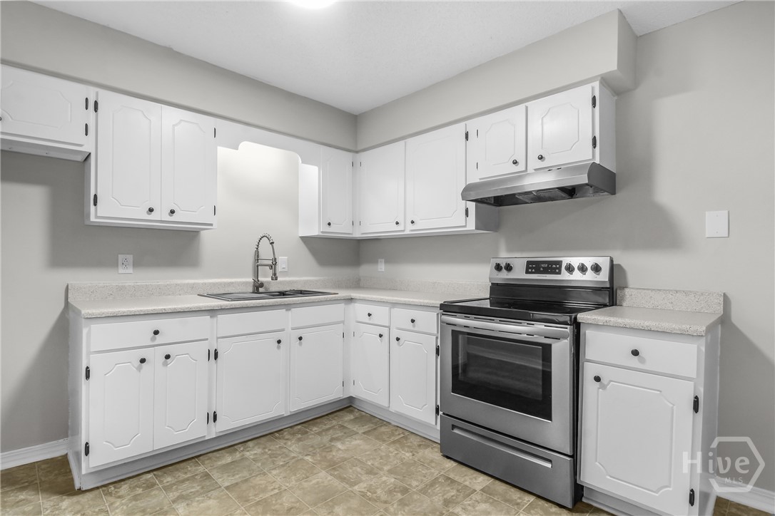 979B Pineland Avenue