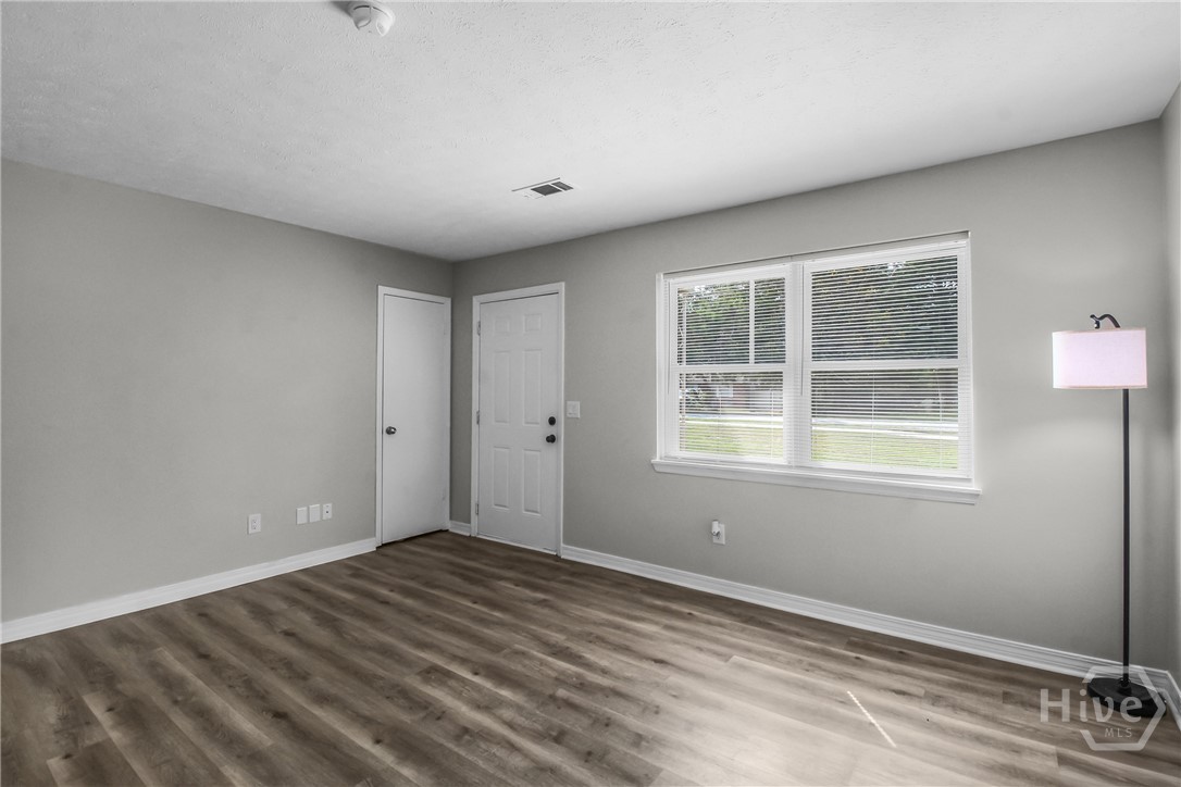 979B Pineland Avenue