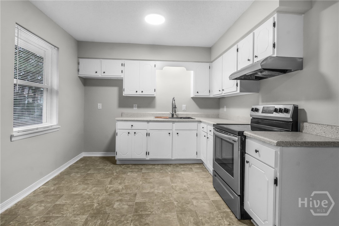 979B Pineland Avenue