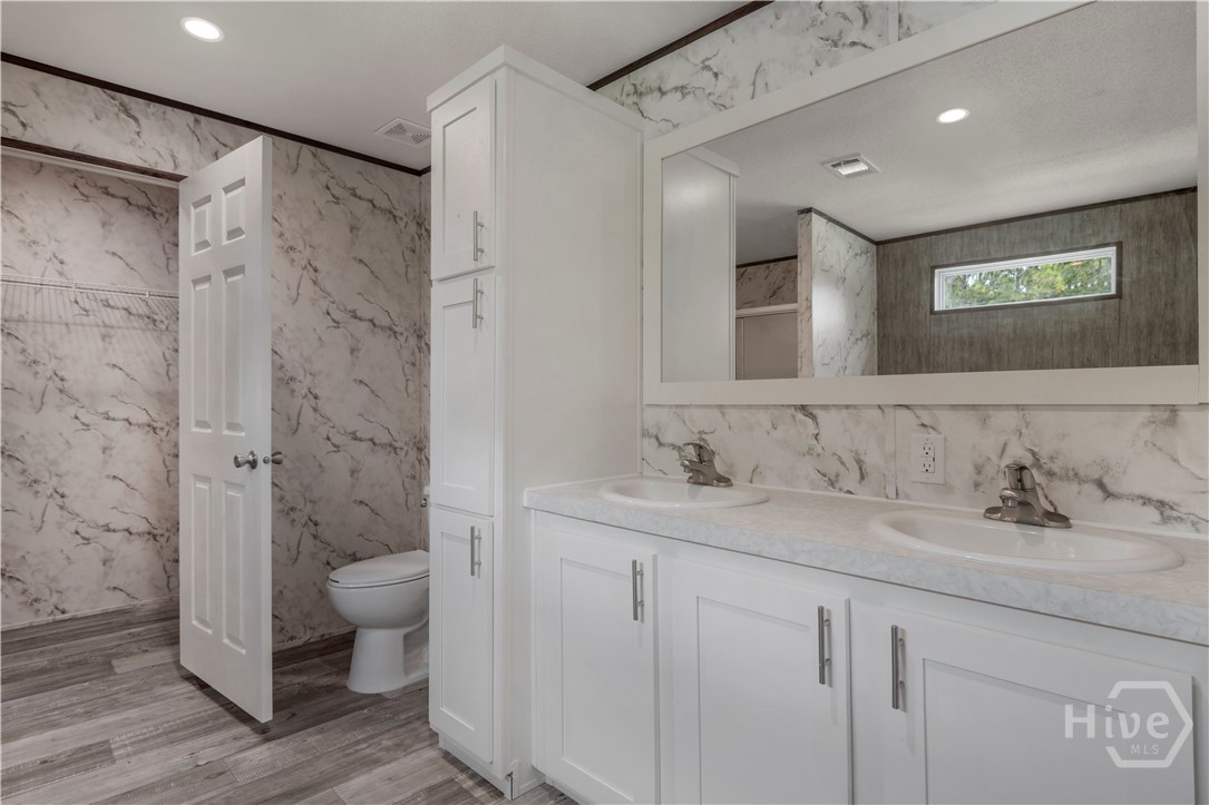 327 Cornfield Avenue