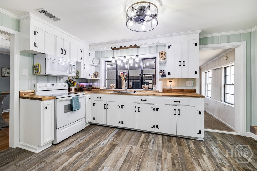 609 Cleveland Street