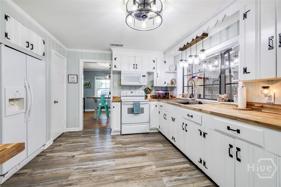 609 Cleveland Street