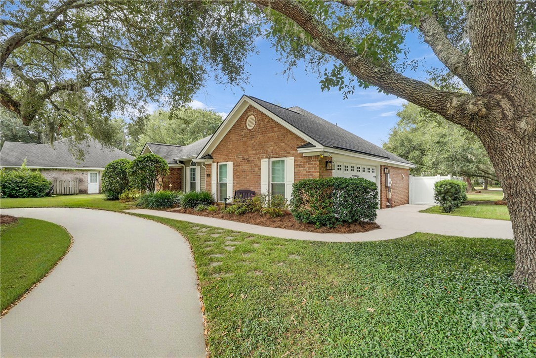 11 Oakmont Road