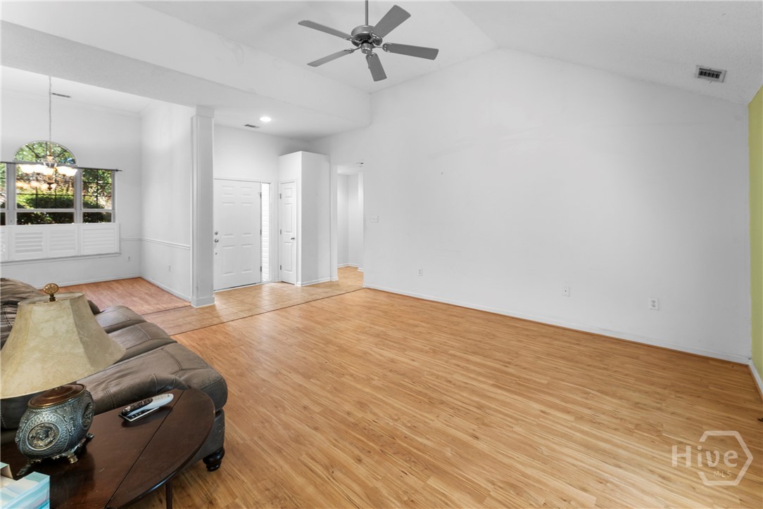 138 Meadowside Lane