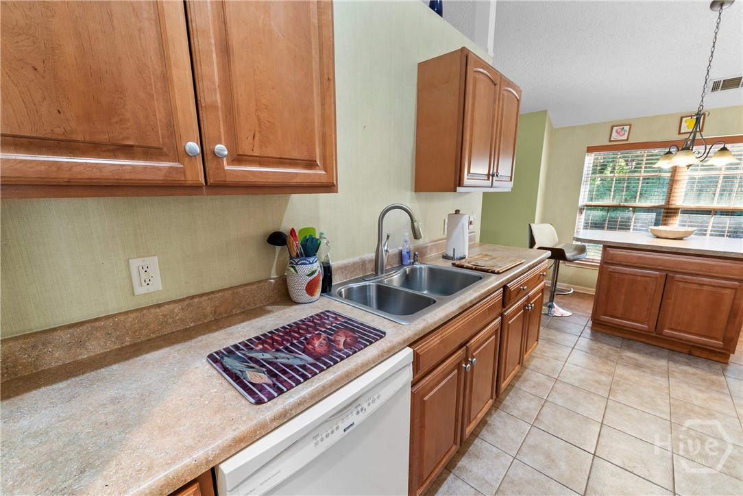 138 Meadowside Lane