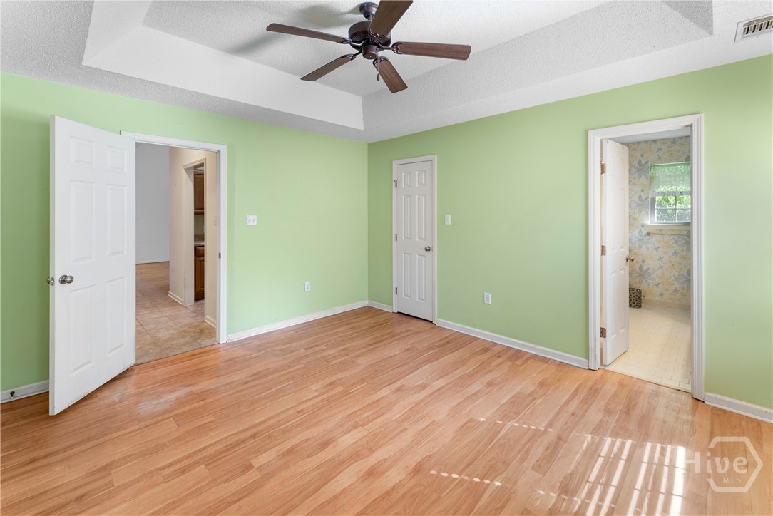 138 Meadowside Lane
