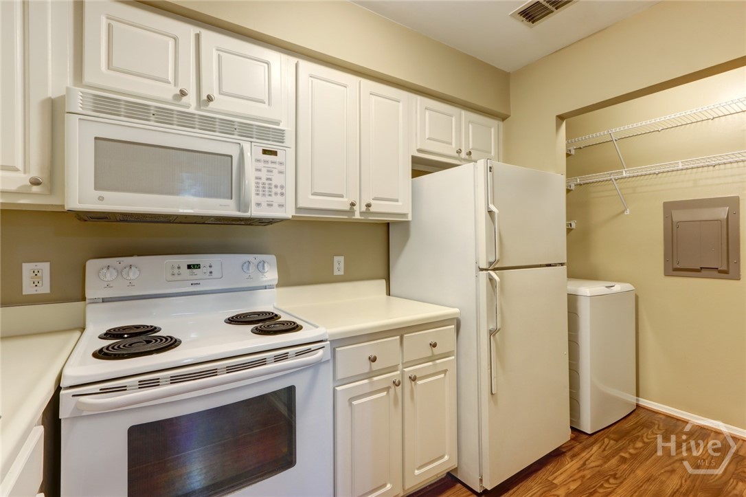 12300 Apache Avenue 913