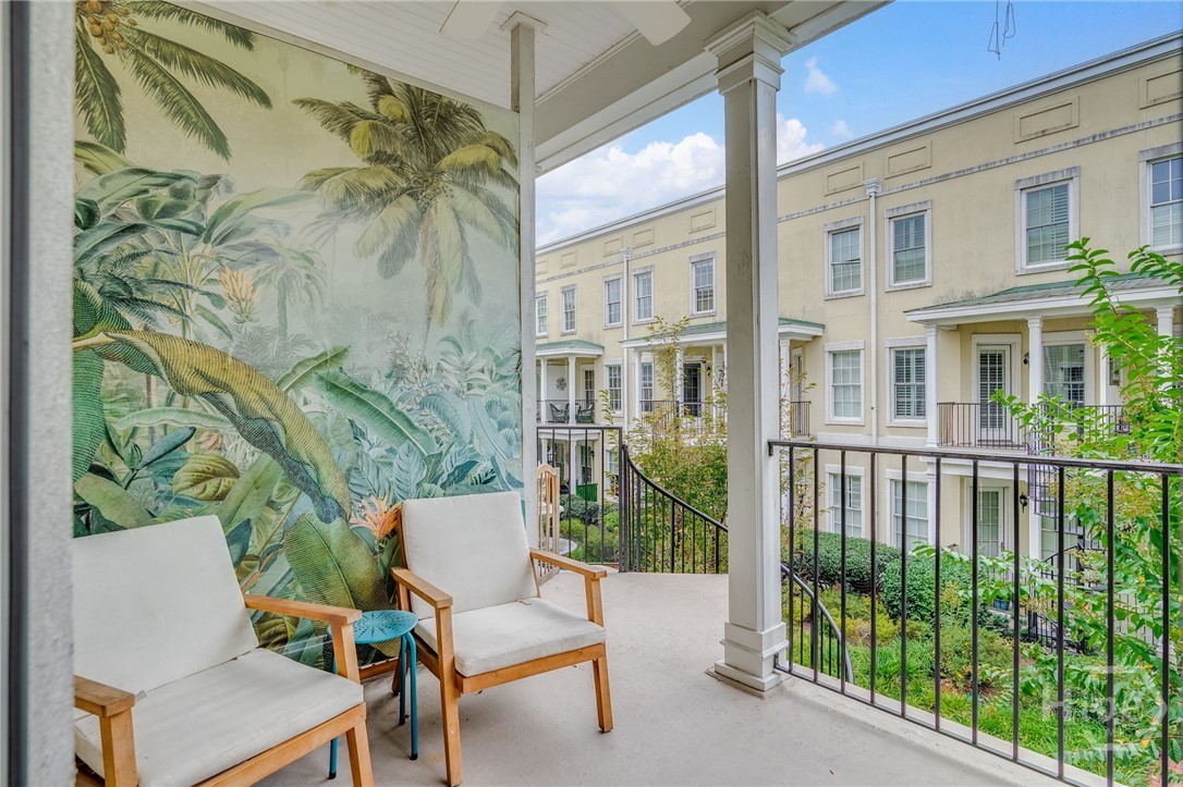 329 W Charlton Street