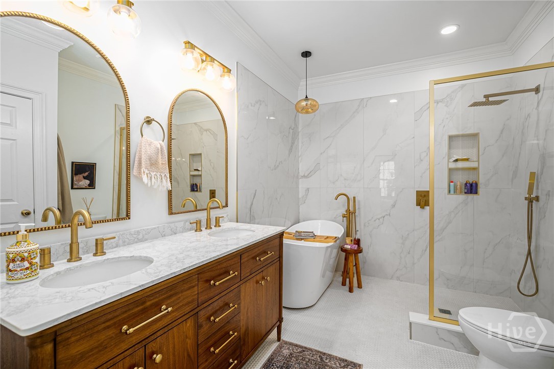 329 W Charlton Street