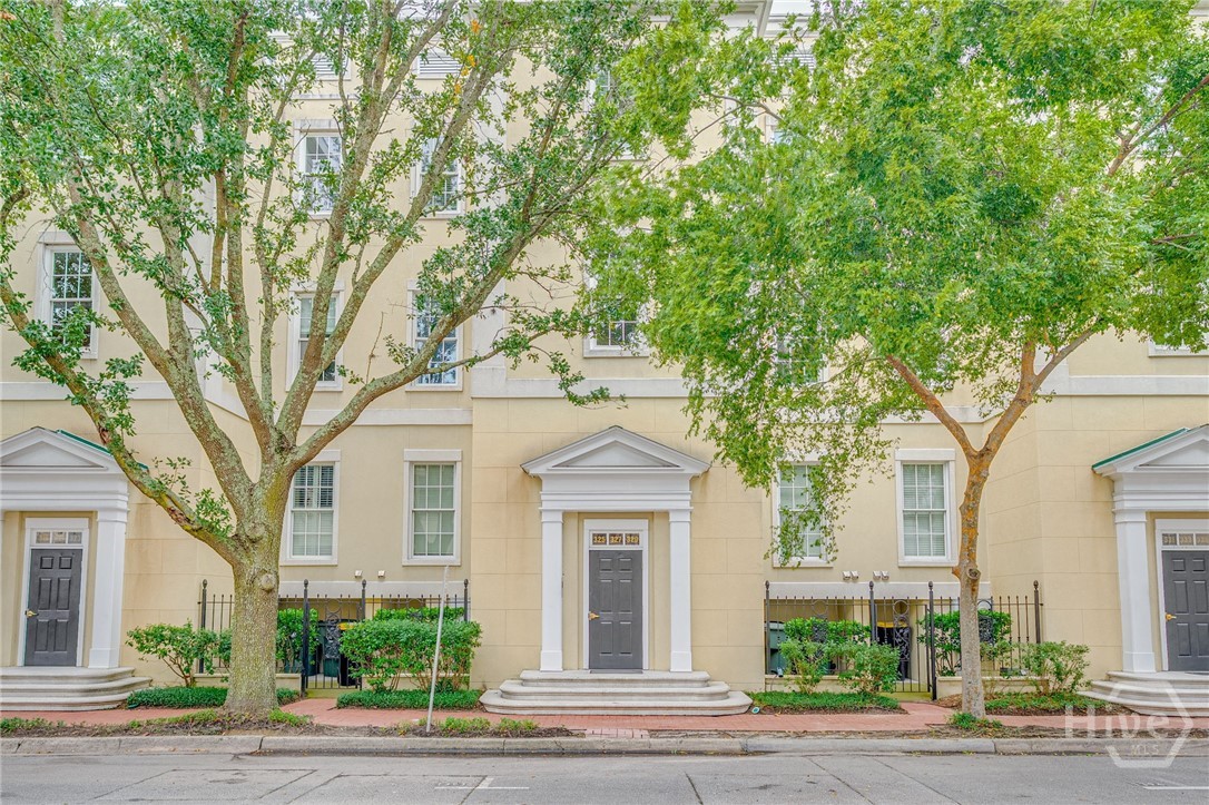 329 W Charlton Street