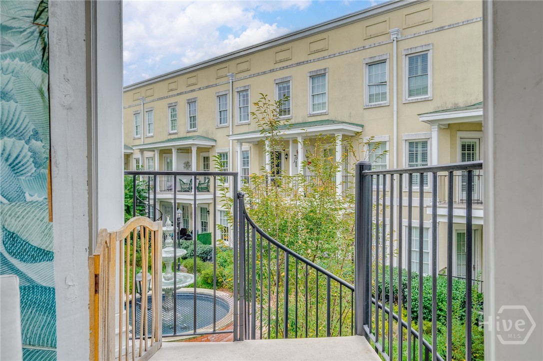 329 W Charlton Street