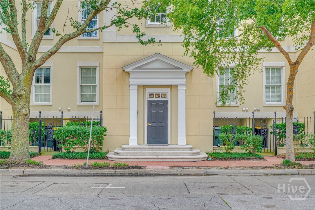 329 W Charlton Street