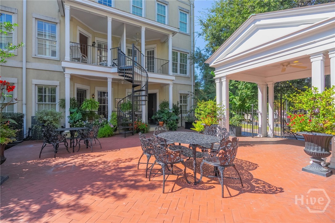 329 W Charlton Street