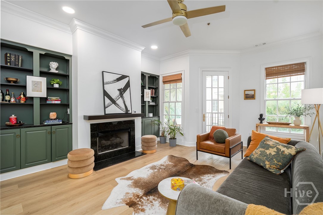 329 W Charlton Street