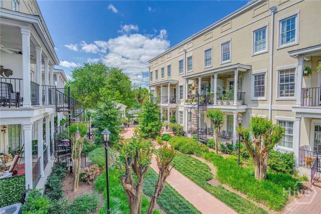 329 W Charlton Street