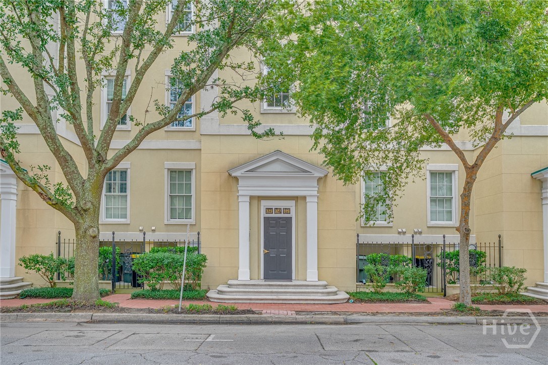 329 W Charlton Street