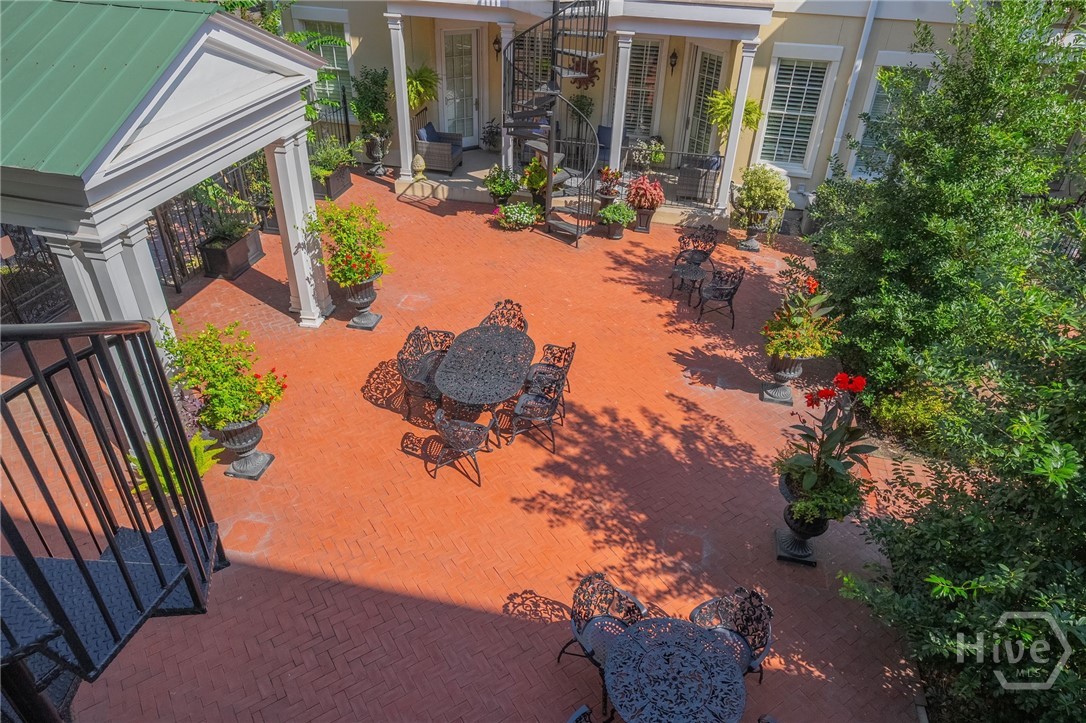 329 W Charlton Street