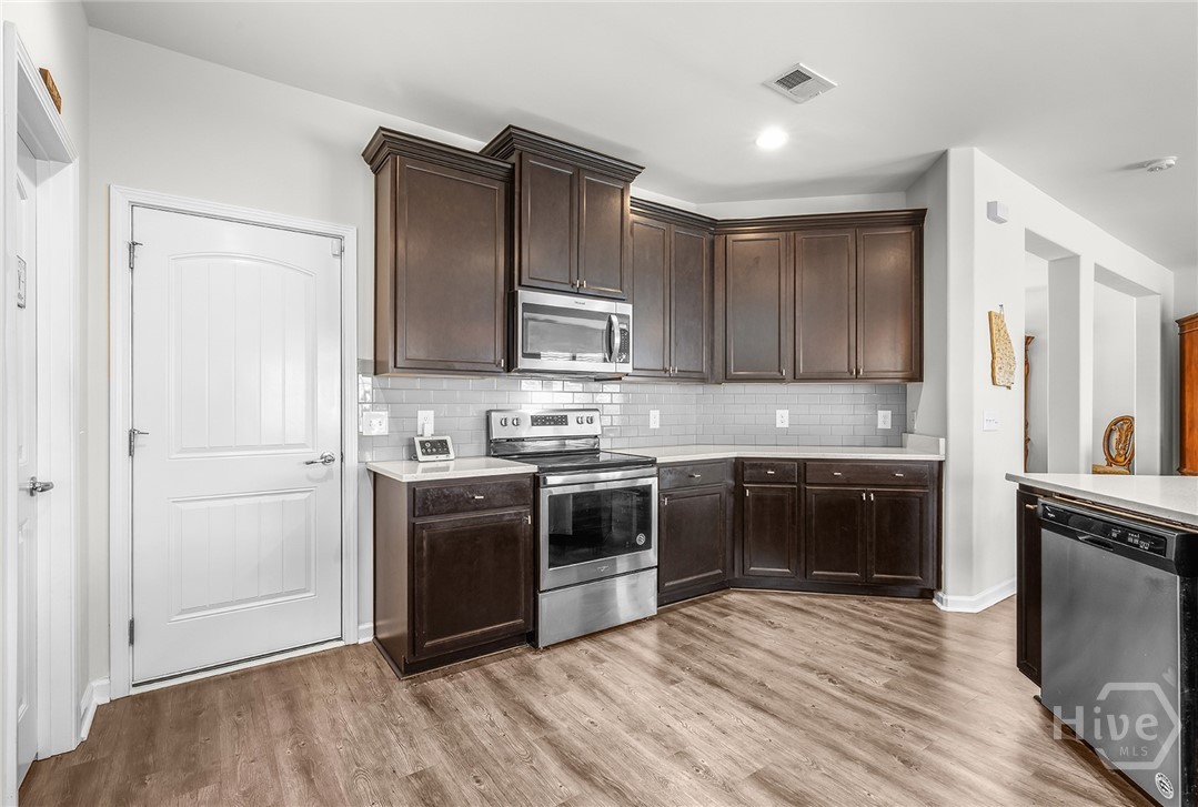 238 Lakepointe Drive