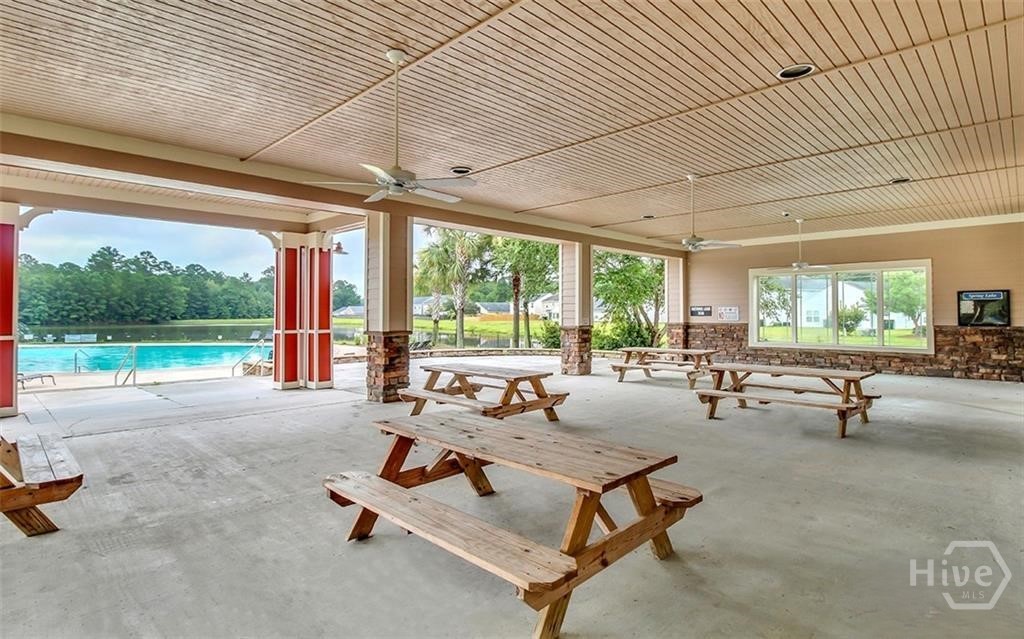 238 Lakepointe Drive