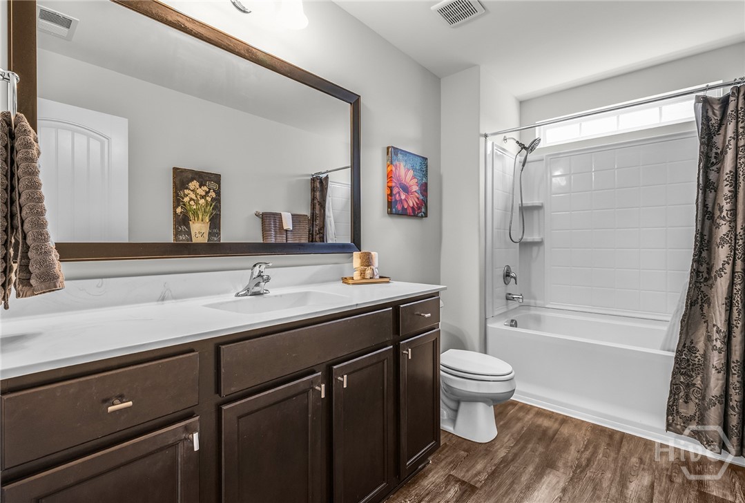 238 Lakepointe Drive