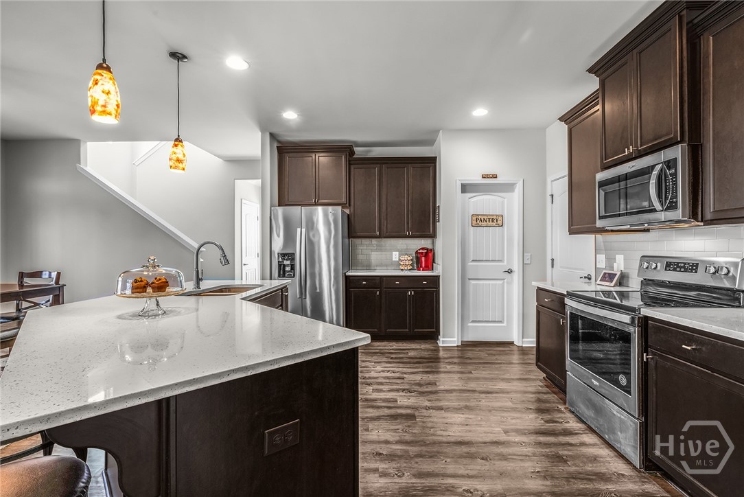 238 Lakepointe Drive