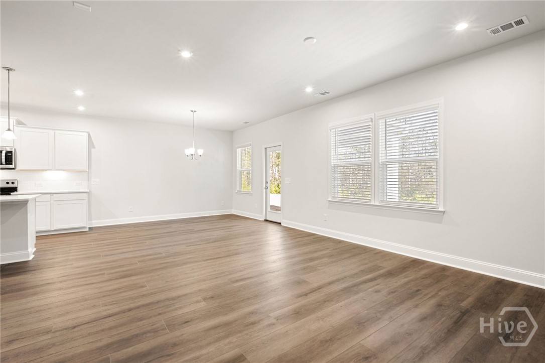 404 Monterey Loop