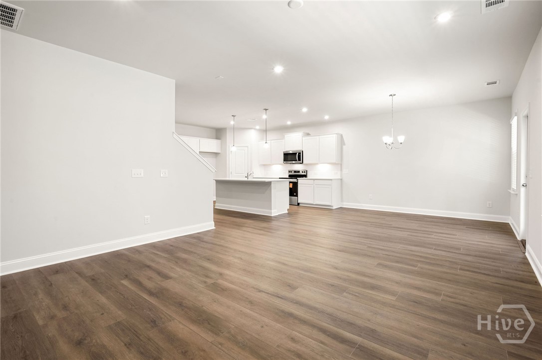 404 Monterey Loop