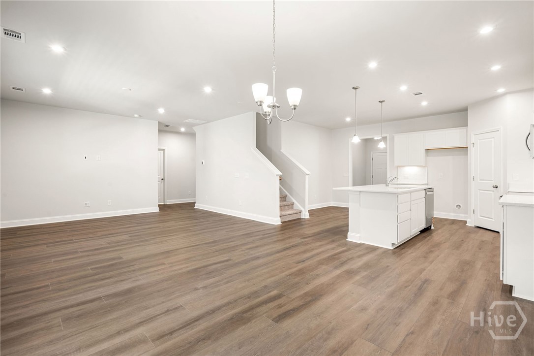 404 Monterey Loop