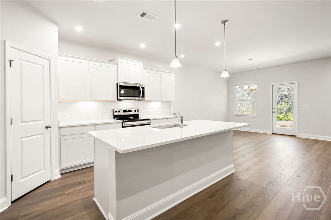 404 Monterey Loop