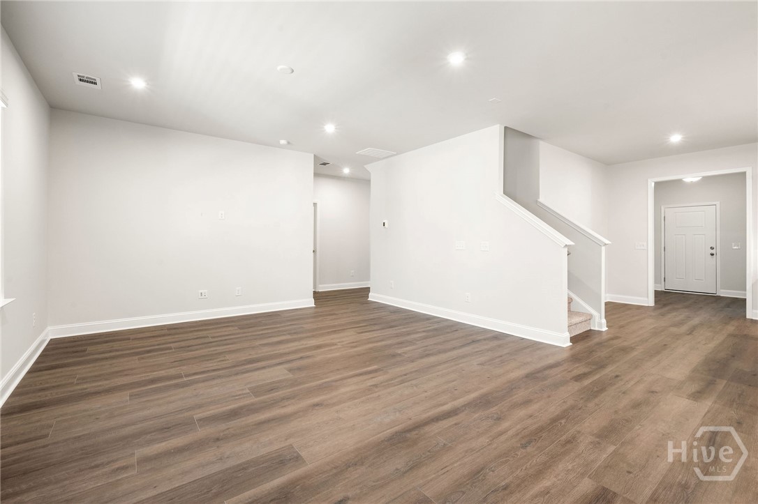 404 Monterey Loop