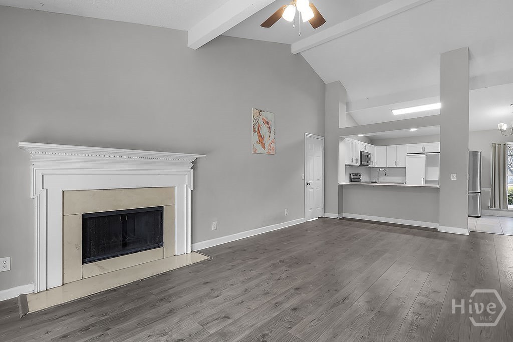 12 English Saddle Court