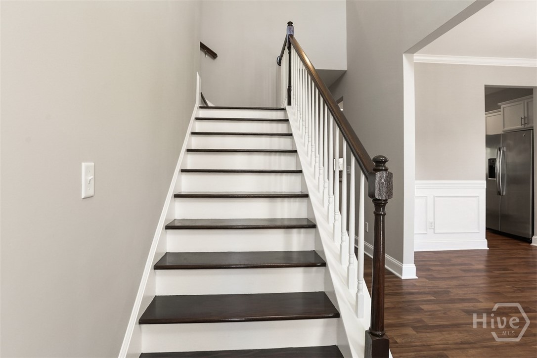 5 Whitaker Way N