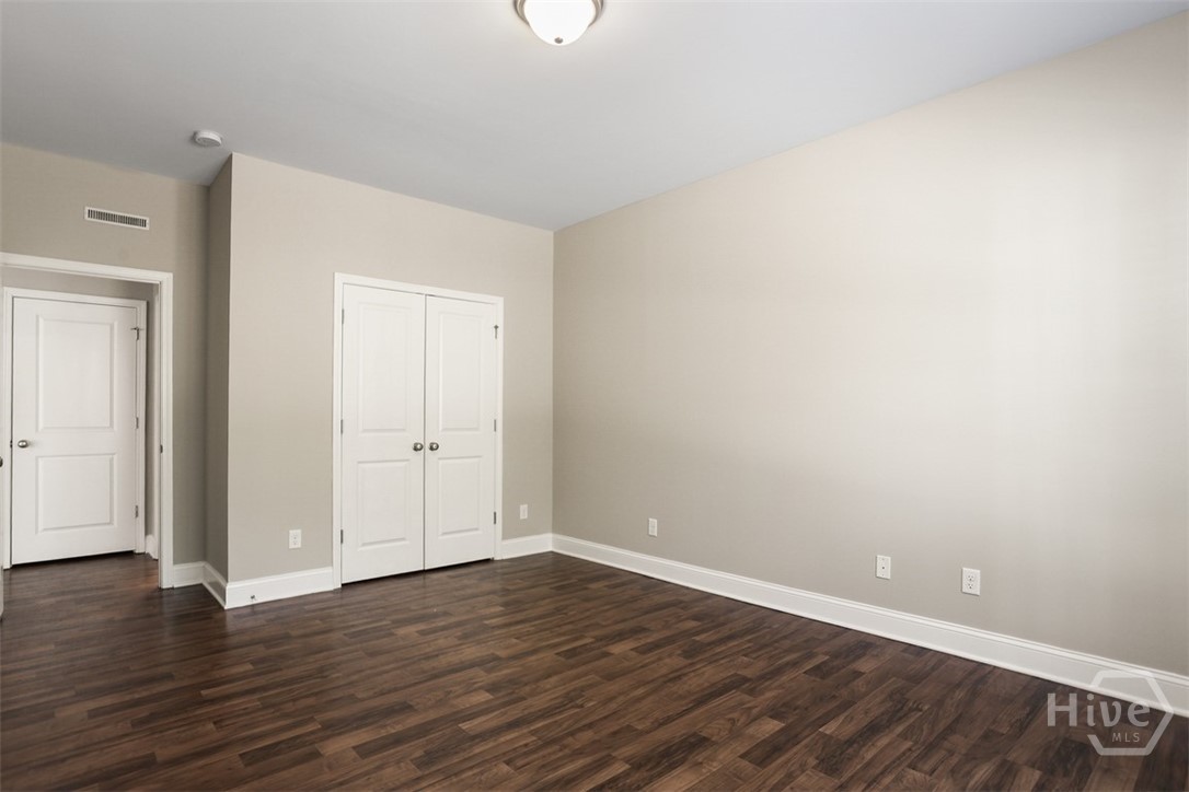 5 Whitaker Way N